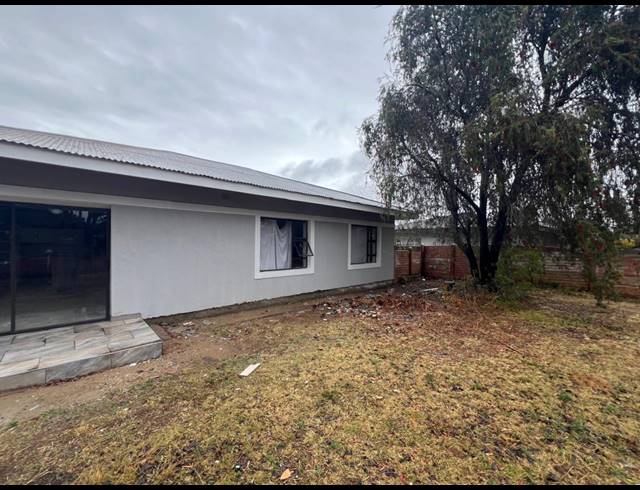 5 BEDROOM HOUSE FOR SALE IN THREE RIVERS